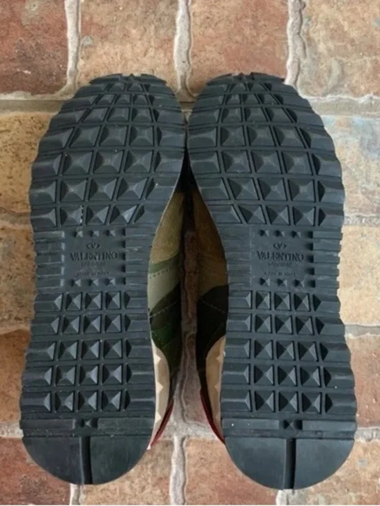 Authentic Valentino Garavani Low-Top Sneakers - Picture 9 of 12